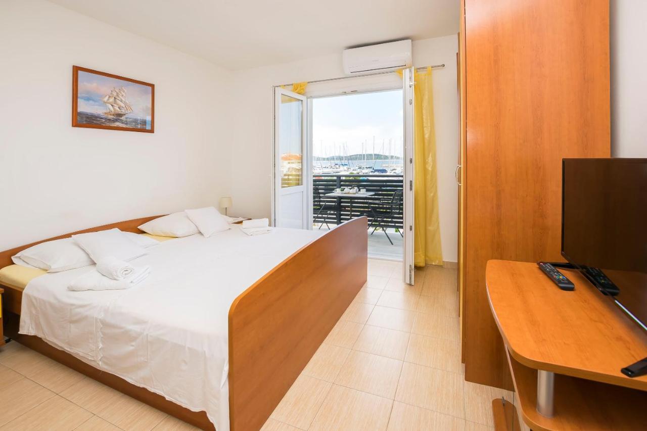 Apartments And Rooms Mare ヴォディツェ エクステリア 写真